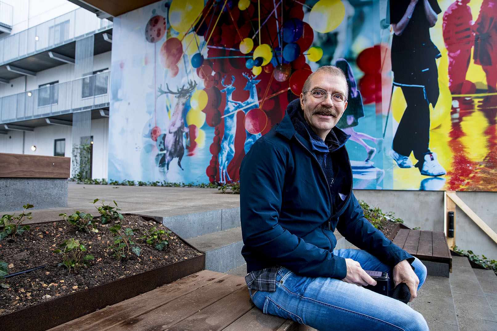 Christian Schmidt Rasmussen Ved Kunstværk I Strandparken WEB