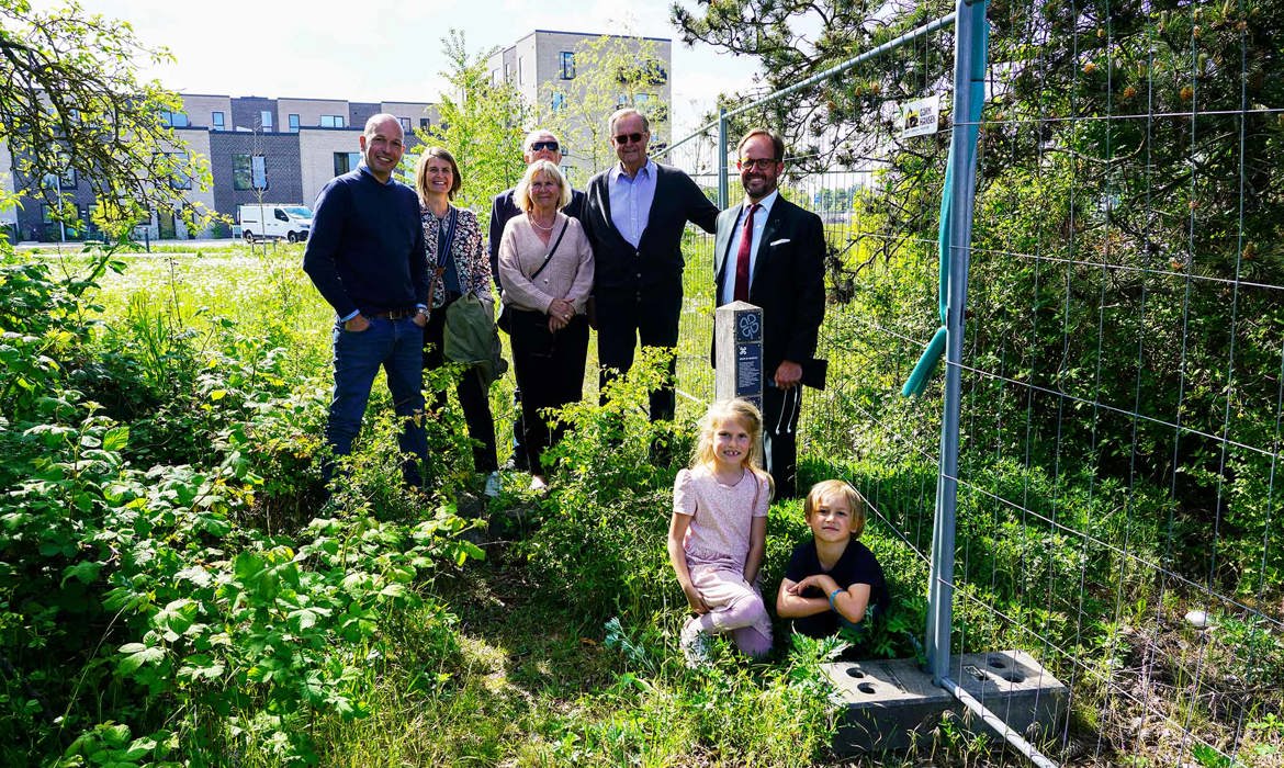 Familien Hartmann i æblelund