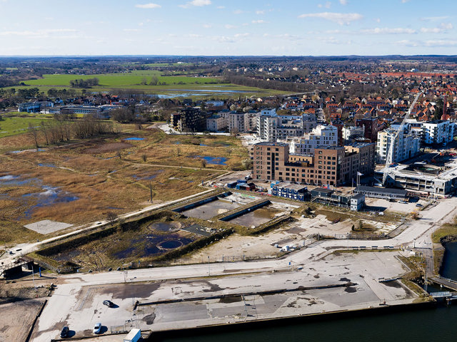 Søndre Havn med SH4 i forgrunden